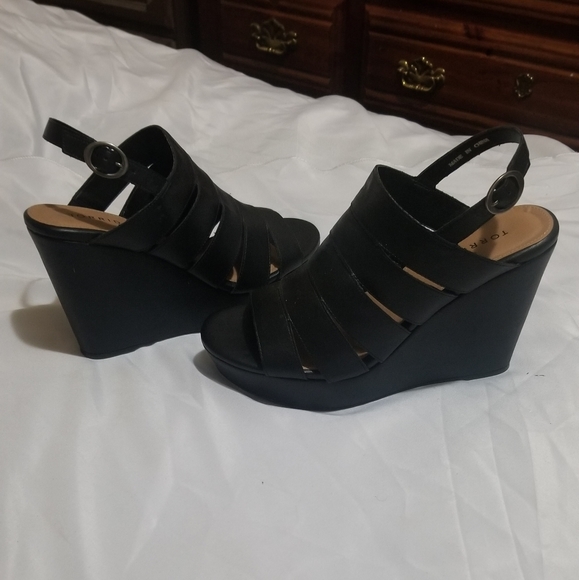 Torrid,12W Black strappy Wedges - Picture 2 of 3